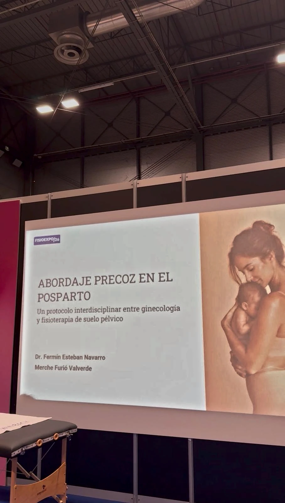 Pantalla de la ponencia Abordaje precoz en el posparto, sobre colaboración entre ginecología y fisioterapia de suelo pélvico.